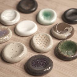 Worry stones ou pierre d'apaisement en grès et porcelaine